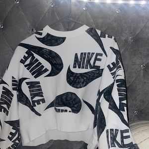 Cropped Nike crew